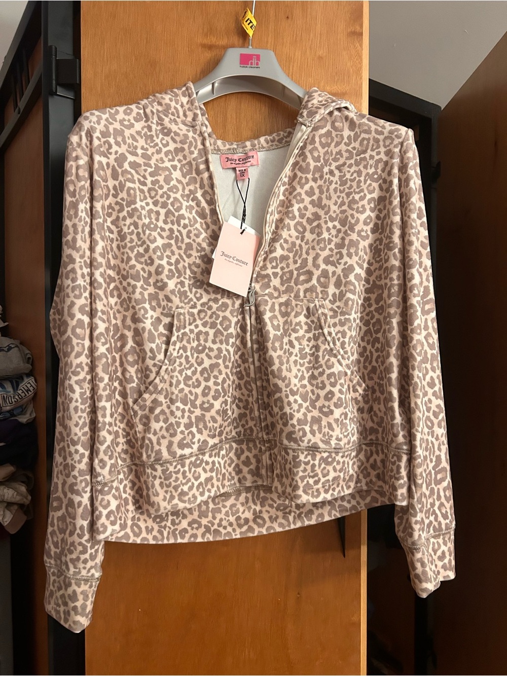3 Piece Set Juicy Couture Beige Leopard Zip Hoodie with Matching Shorts and Tank - Picture 1 of 7